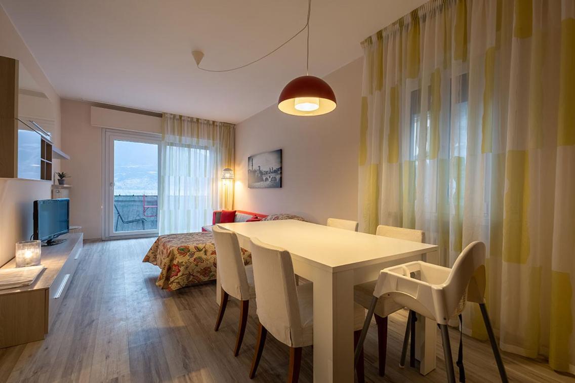 ברנצונה סול גארדה Lake View With Aircon - 5 Minutes From The Beach! מראה חיצוני תמונה